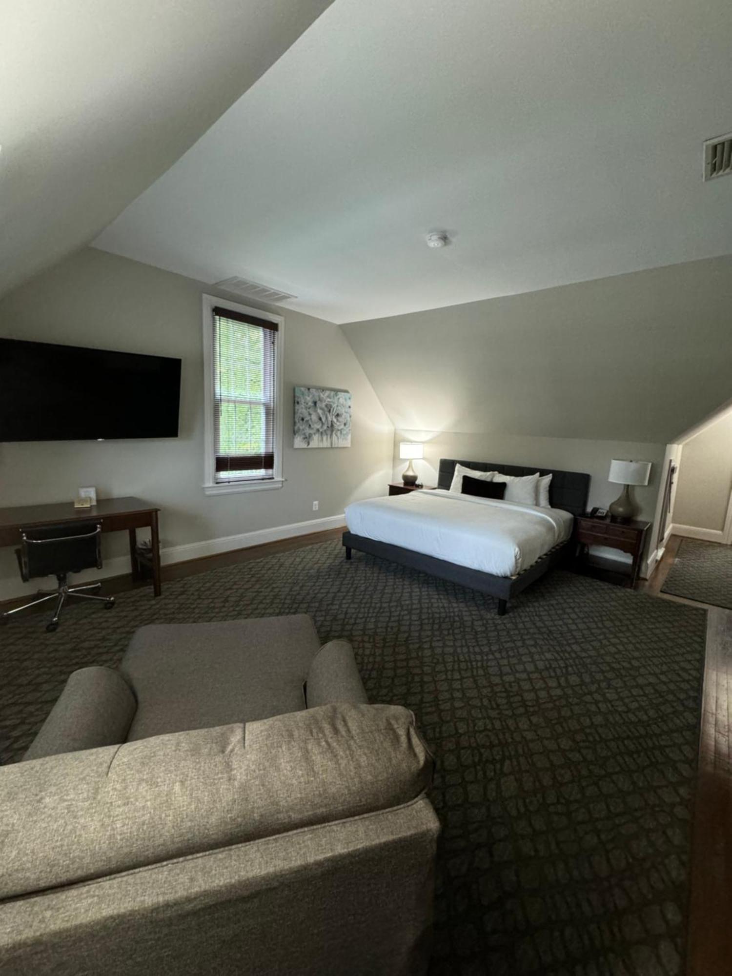 Normandy Farm & Conference Center Hotel