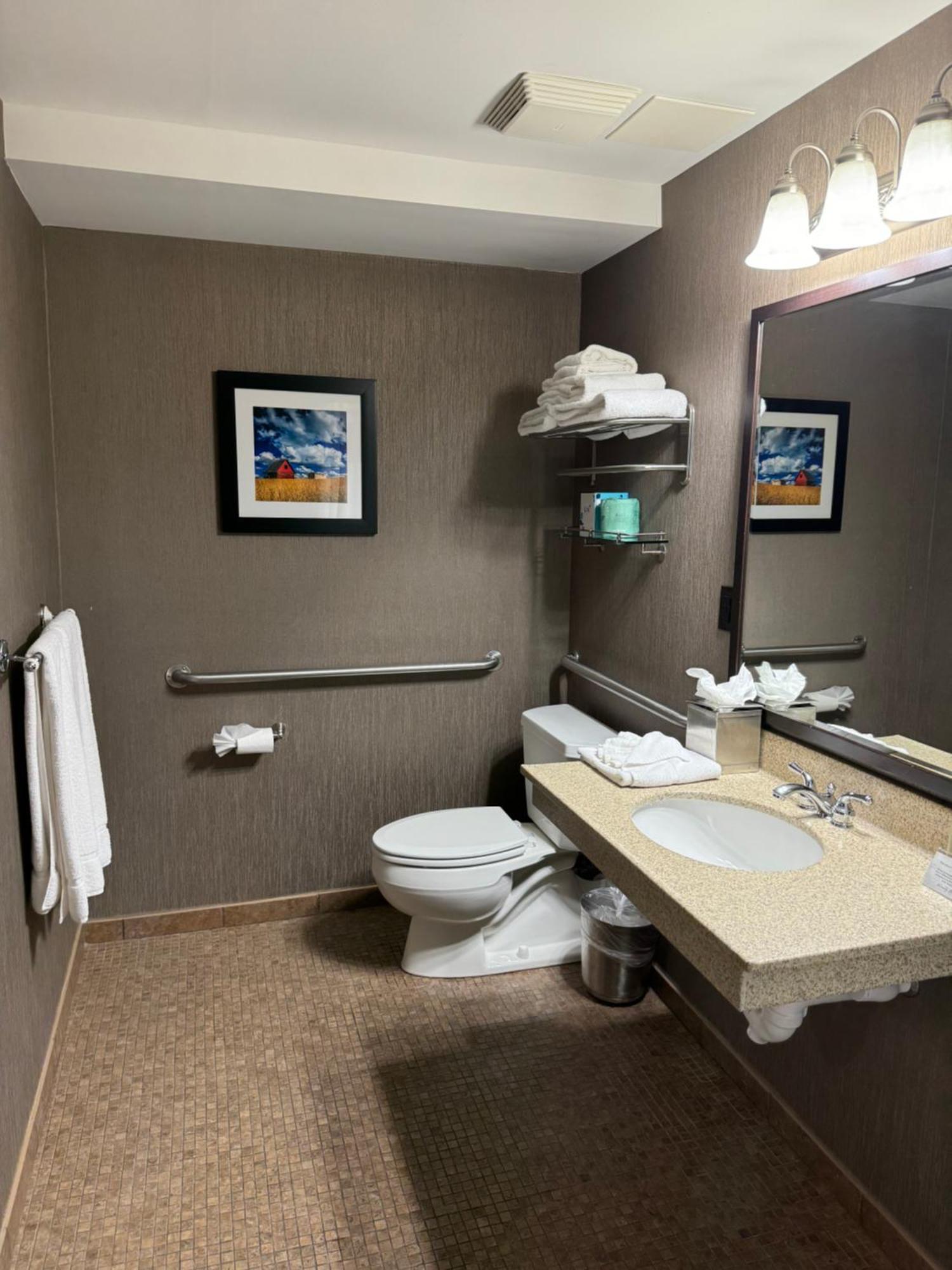 Hotel Normandy Farm & Conference Center 3*